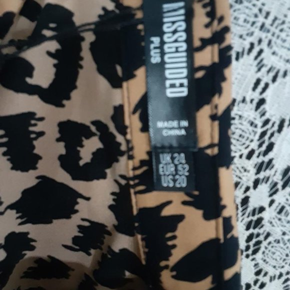 Missguided Womens Long Blouse Plus Size 20 Animal Print NWT - Picture 3 of 5